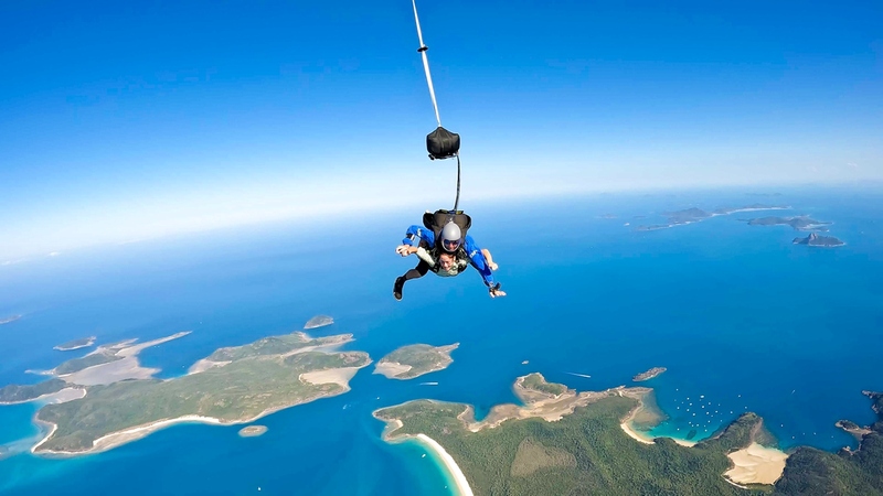 Airlie Beach Tandem 15000 ft Skydive (with Transfer) - Image 3