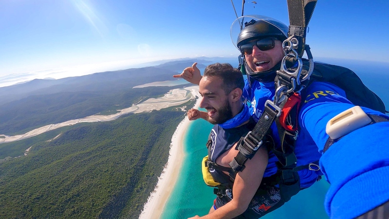 Airlie Beach Tandem 15000 ft Skydive (with Transfer)