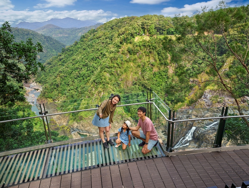 Kuranda, Scenic Rail, Skyrail, Hartleys Crocodile Adventures & Transfers